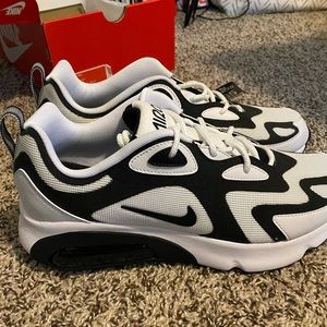 New never worn Nike Air Max 200